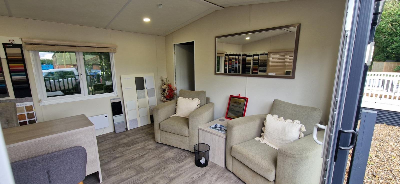AVAILABLE | Garden Office/ Glamping | 19×12 with kitchen | D/Glazing & Heating - Image 5