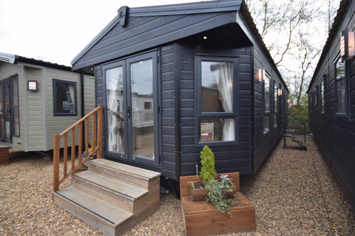 PRE-ORDER | 2027 Sunrise Lodge Deluxe Super’ | 41×13 | 3 beds